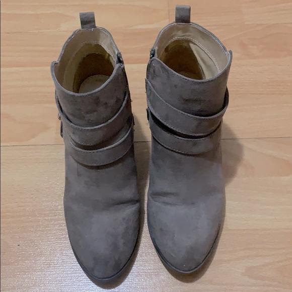 Express Gray Ankle Boots- size 7 - Picture 1 of 3